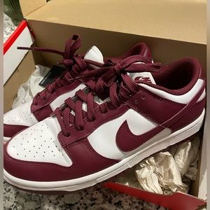 Nike Dunks size 6.5 M/ 8 W